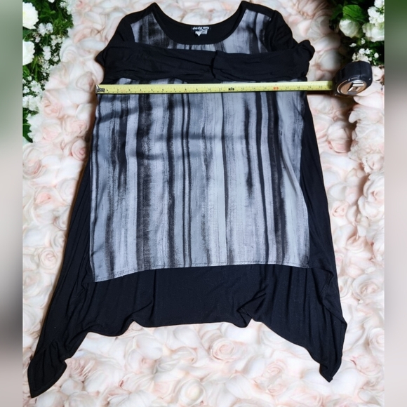 Cha Cha Vente Two-PieceFlowy Lightweight Set Satiny Asymmetrical Top & Cardigan - Picture 7 of 8